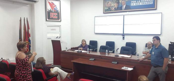 La doctora Yadira Olivera expone el plan de medidas antivectorial.