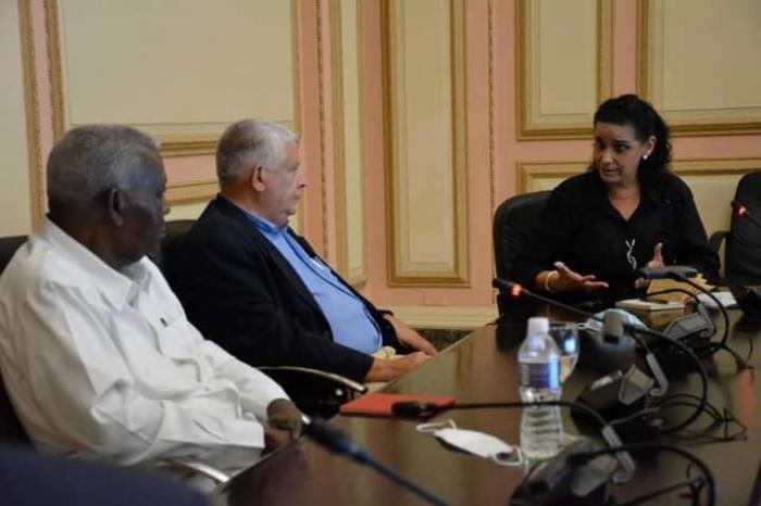 Esteban Lazo junto a jueces y fiscales