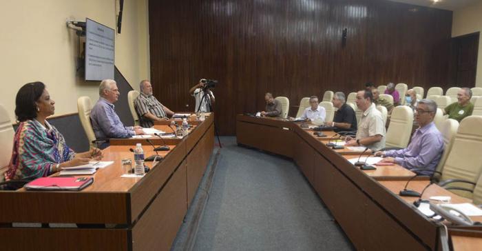 Reunión de Díaz-Canel con expertos de la COVID-19