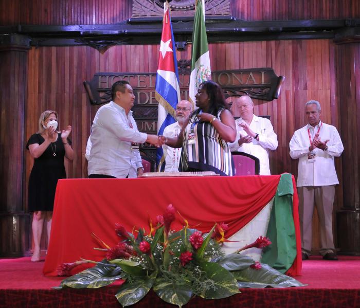 Firma de acuerdos en Foro Empresarial Cuba-México
