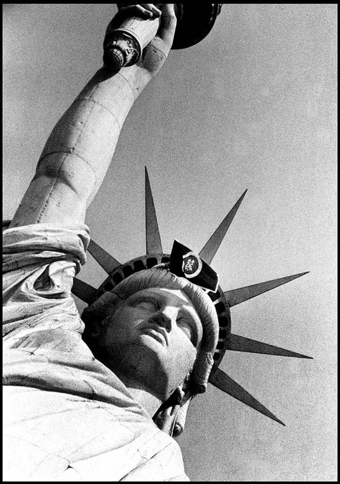 Foto La Bandera y la Señora, 1957