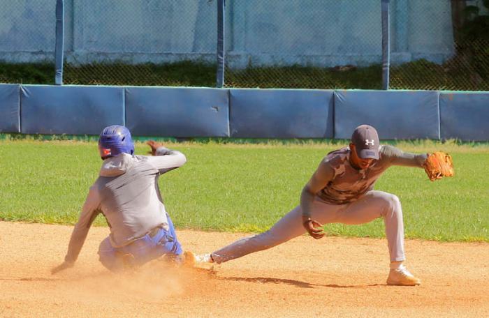 Entrenamiento equipo de béisbol sub 23 de La Habana