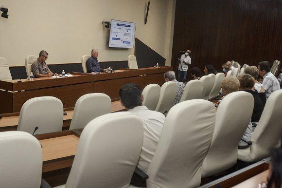 Este lunes, desde el Palacio de la Revolución, tuvo lugar un fructífero encuentro entre integrantes del claustro profesoral de la Universidad de Ciencias Pedagógicas “Enrique José Varona”, y el Primer Secretario del Comité Central del Partido Comunista y Presidente de la República, Miguel Díaz-Canel Bermúdez. 