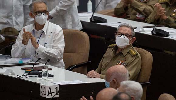 Con la presencia de Raúl, prosigue IX Periodo Ordinario de la Asamblea Nacional del Poder Popular
