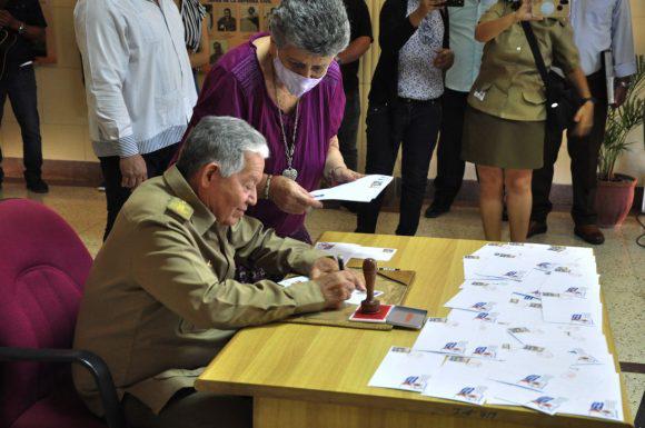 Envía Raúl Castro felicitación al Sistema de la Defensa Civil en su aniversario 60
