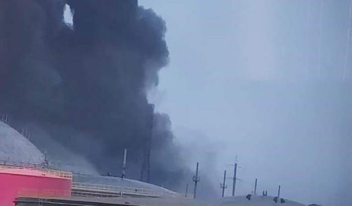 Apagan primer tanque de base de supertanquero