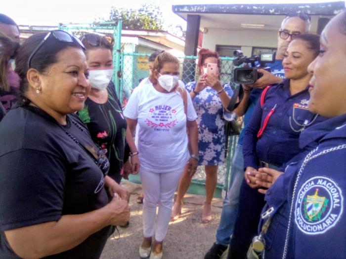 Mujeres habaneras rinden homenaje a Fidel