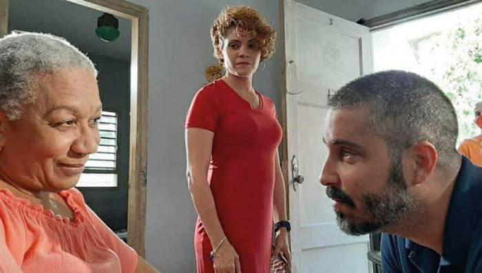 Teleserie Tan lejos y tan cerca