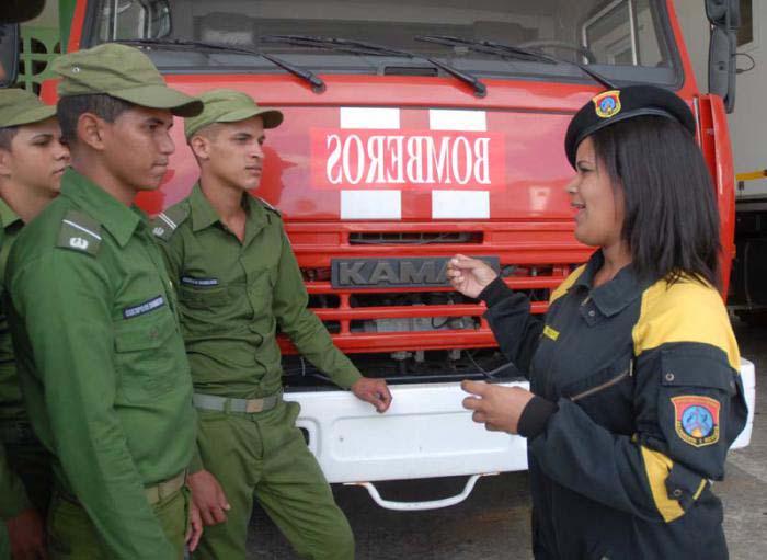 Bomberos cubanos