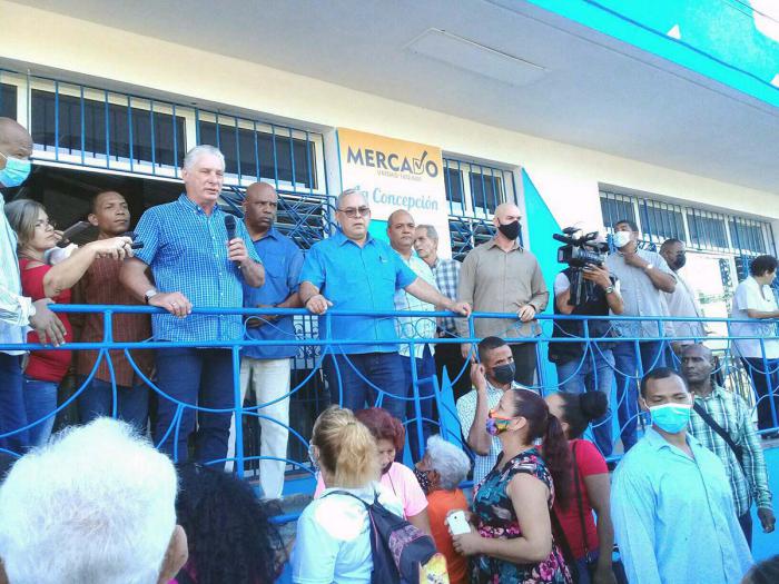 Miguel Díaz- Canel visita el barrio en transformación La concepción, en La Lisa