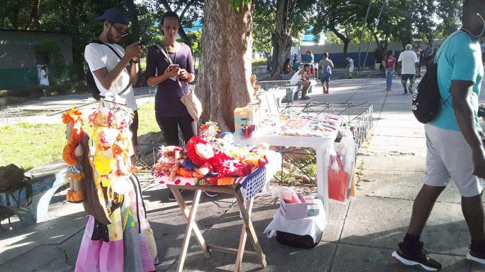 Diversas fueron las ofertas presentadas por las mujeres creadoras durante la celebración del aniversario 62 de la FMC.
