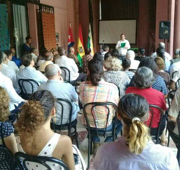 Personas que participaron en el acto