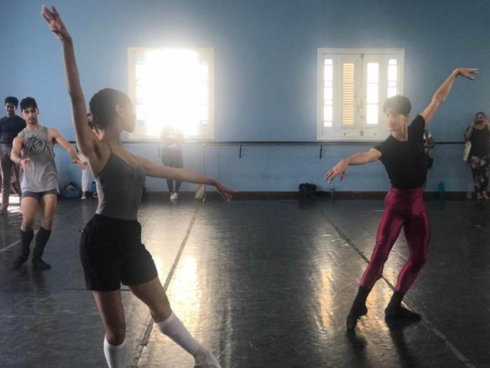 Ensayo del Ballet Nacional de Cuba con invitados extranjeros