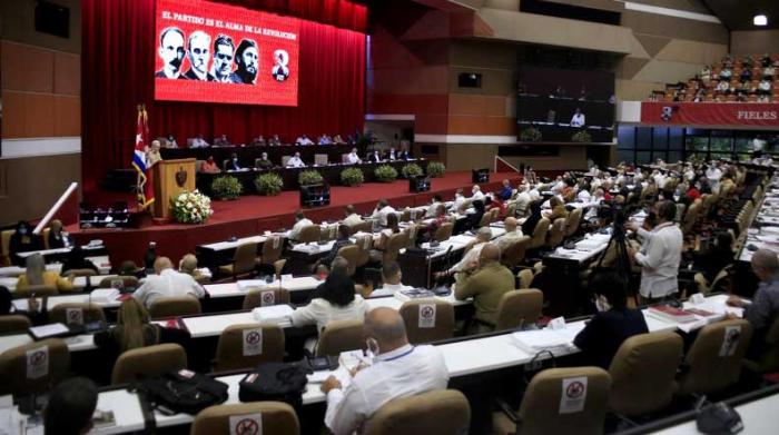 Celebra Díaz-Canel aniversario del Palacio de las Convenciones