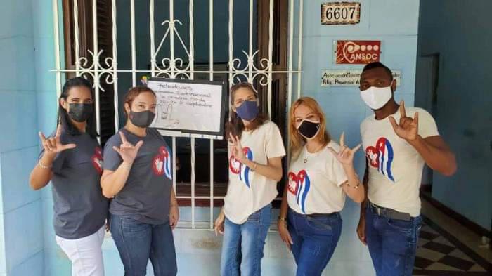 Personas sordas en la ANSOC de La Habana