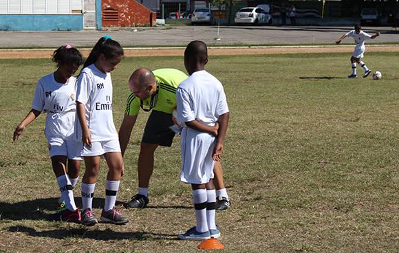 Comisión provincial de Fútbol de la Habana convoca a las niñas mayores de 12 años