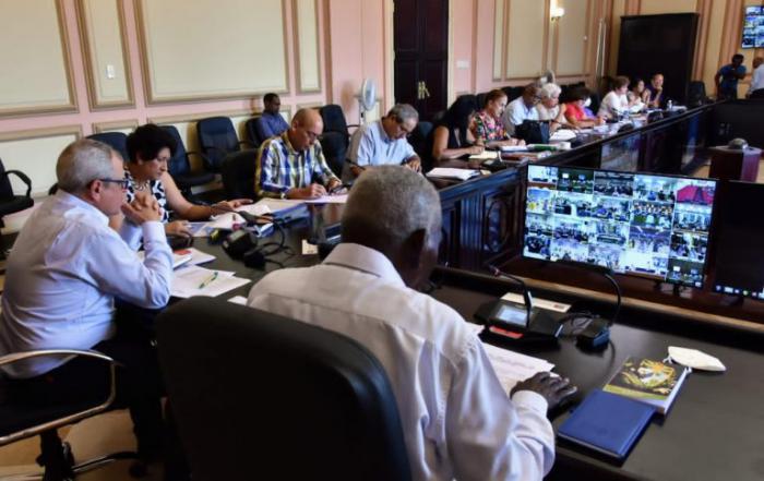 Reunión presidentes asambleas municipales del Poder Popular e intendentes de septiembre