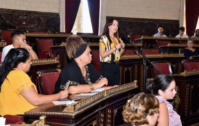 Encuentro de jóvenes y diputados sobre Código de las Familias