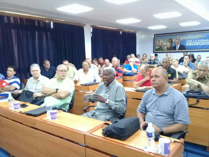 Esteban Lazo, Alejandro Gil y máximas autoridades de La Habana presiden la reunión del GTT