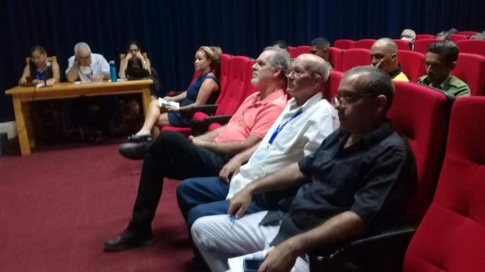 Participantes en el evento y jurado