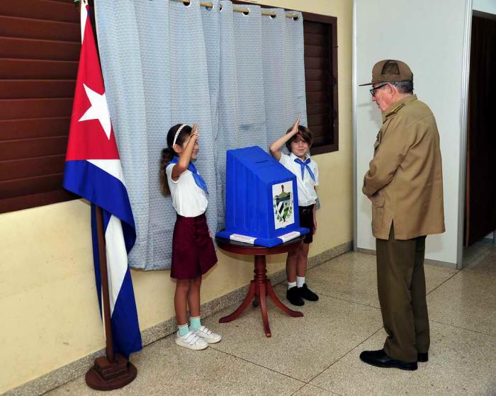 Votó Raúl en el referendo popular por el Código de las Familias