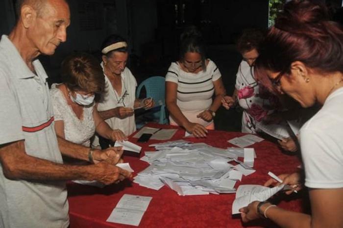 Escrutinio votación del referendo código de las familias