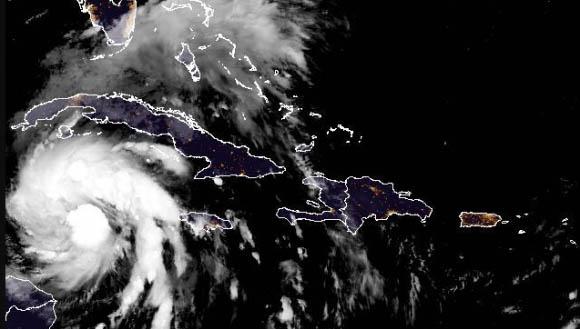 Imagen satelital de huracán Ian
