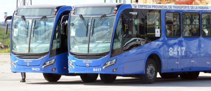 Dos guaguas de la Empresa provincial de transporte de La Habana