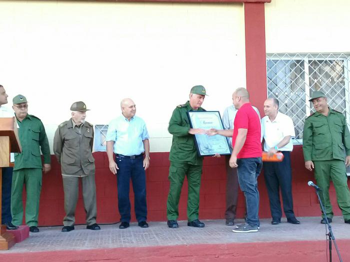 Reconocimiento a trabajadores eléctricos que apoyaron recuperación en La Habana tras paso del huracán Ian