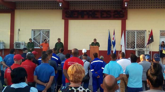 Luis Antonio Torres Iríbar, presidente del CDP de La Habana habla ante los presentes en el acto