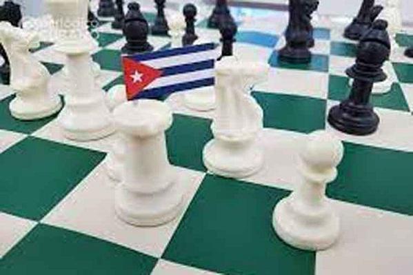 Tablero de ajedrez con bandera cubana
