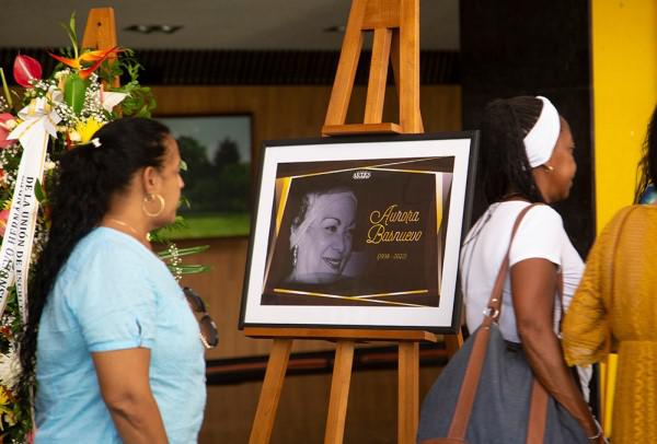 Honras fúnebres a Aurora Basnuevo