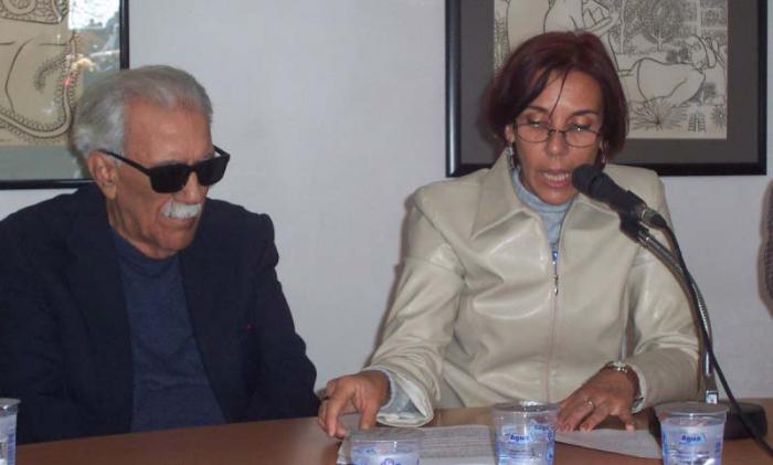 Eugenia Azcuy (Maruly) junto a El Indio Naborí.