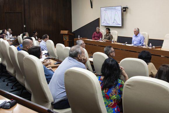 Encuentro gobierno cubano sobre salud (dengue)