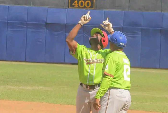 Peloteros de Agricultores en Liga Élite de béisbol