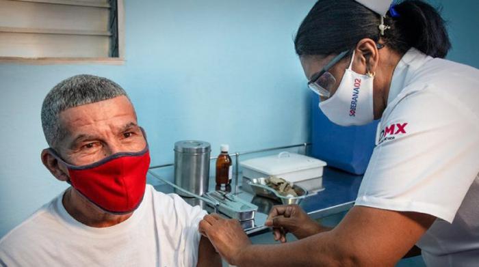 Destacan expertos vacunación anti-COVID-19 en Cuba