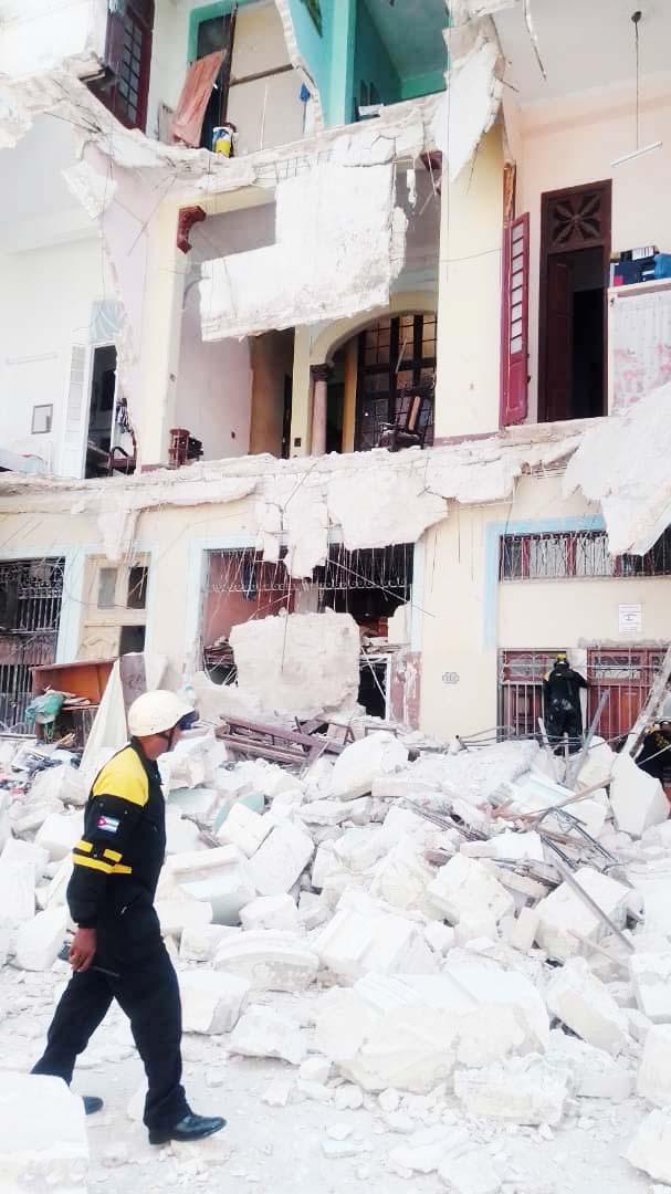 Colapso parcial de edificio en Prado y Refugio