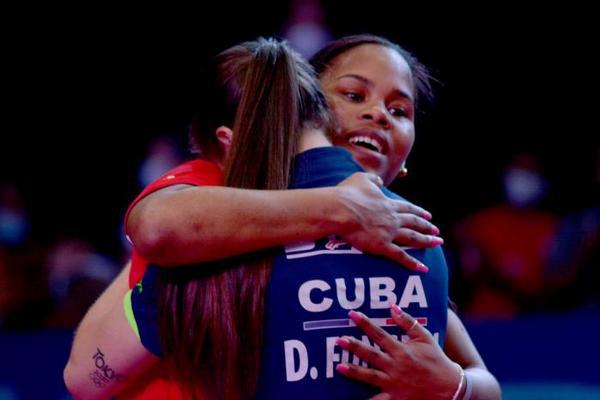 Daniela Fonseca e Idalys Lovet, tenis de mesa