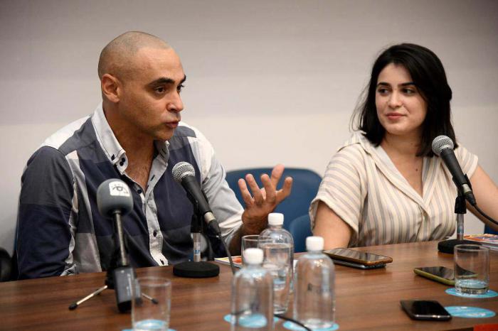 Gabriela Rojas Sierra, musicóloga y parte del equipo de productor del festival, junto a Marcos Madrigal, director artístico del festival Habana Clásica. 