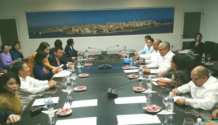 Máximas autoridades de La Habana y demás participantes en el encuentro