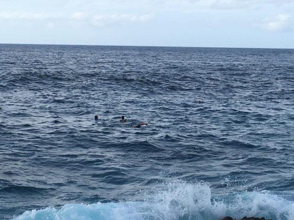 Personas en el mar