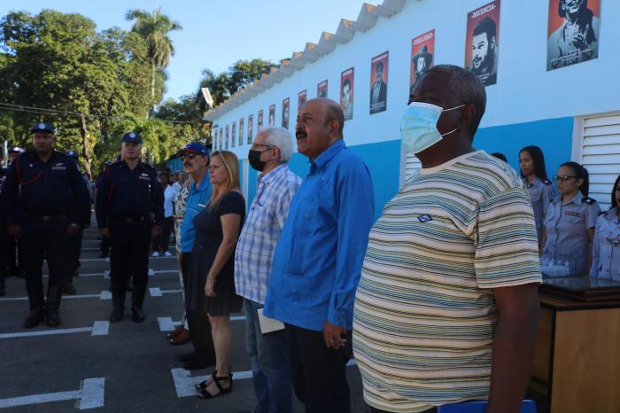 Personas en el acto de reconocimiento
