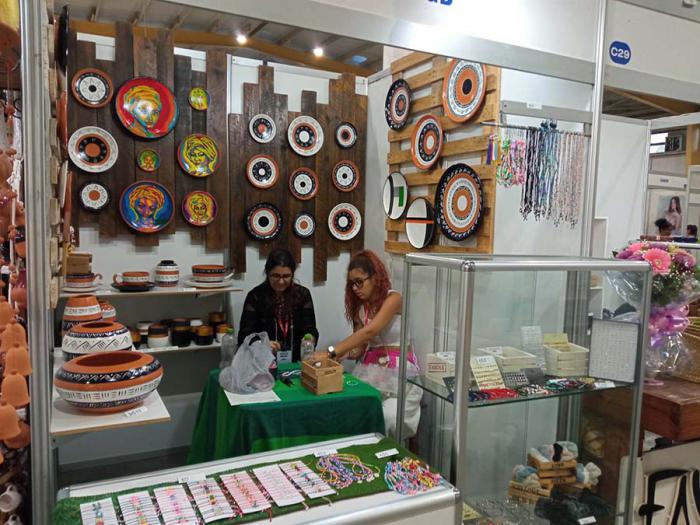 Diferentes representaciones de expositores en la feria de Fiart. 
