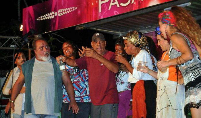 Julio Marín brilló dando vida a Andoba, junto al elenco de varias compañías teatrales y algunos aficionados. 