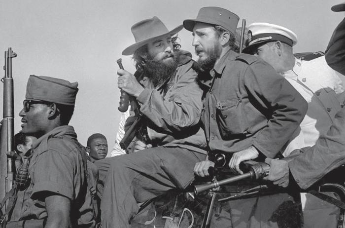 Fidel y Camilo en entrada caravana de la libertad a La Habana