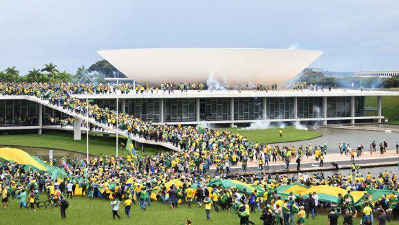 Bolsonaristas intentan tomar edificios públicos en Brasil