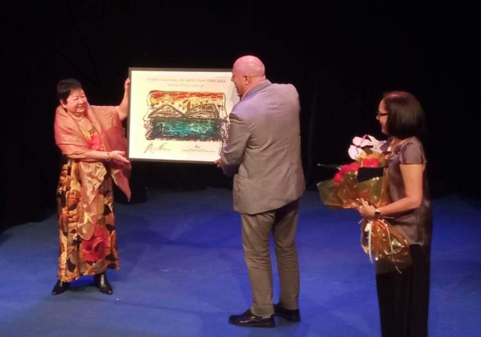 Recibe Flora Fong Premio Nacional de Artes Plásticas 2022