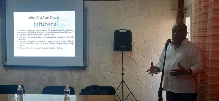 El director municipal de Cultura expone el plan de actividades.