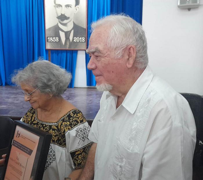 Adys Copull junto a su esposo Froilán González