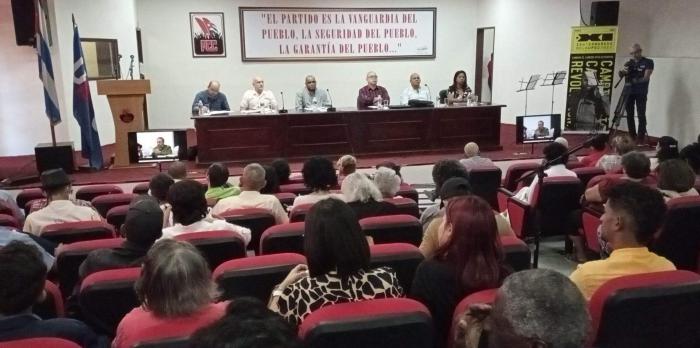 Presidencia y participantes